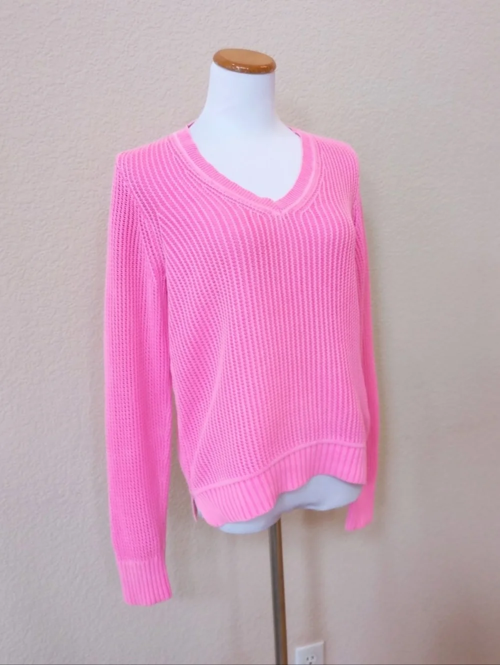 ๐ค J. Crew neon pink 100% cotton sweater - Picture 4 of 9